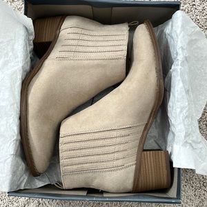 BRAND NEW Universal Thread Booties